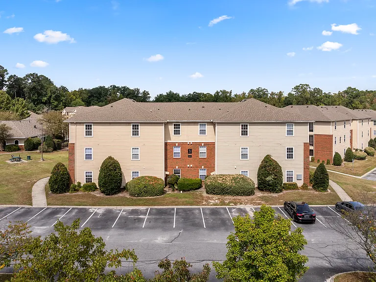 Sunset Pointe Apartments — Photo 60