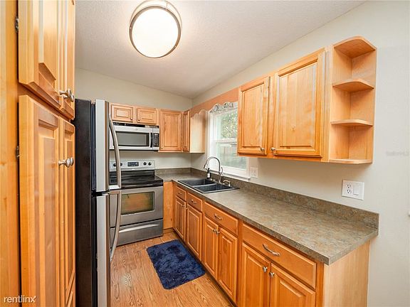 4th image of 605 Manor Dr