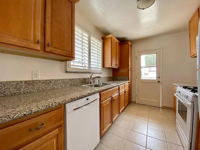 8674 Chalmers Dr — Photo 6