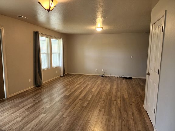 5th image of 10001 W Irving St