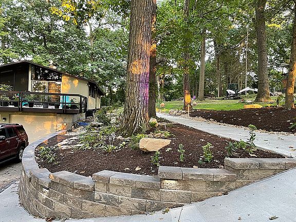 4th image of 155 Leed Dr