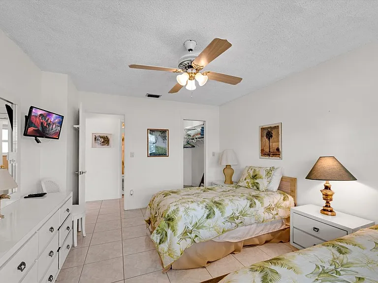 1127 E Seminole Ave #12C — Photo 52
