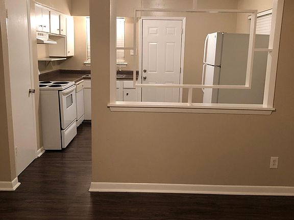 5th image of 1217 Hampshire Ln #A