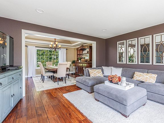 3rd image of 212 Lasiandra Ct