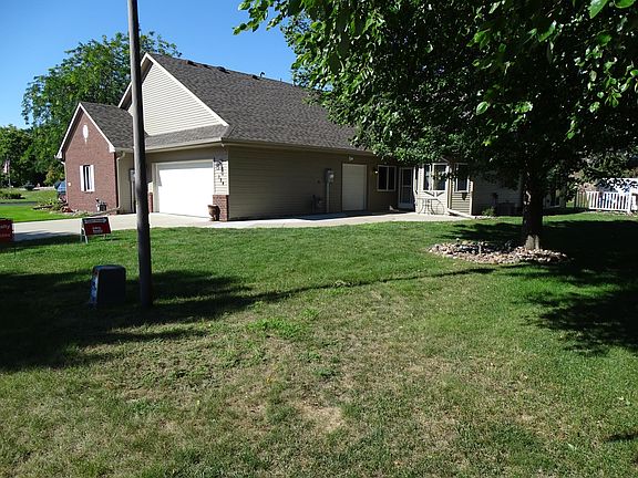 2nd image of 124 Bluebird Ln