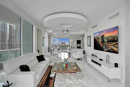900 Biscayne Blvd Photo 1