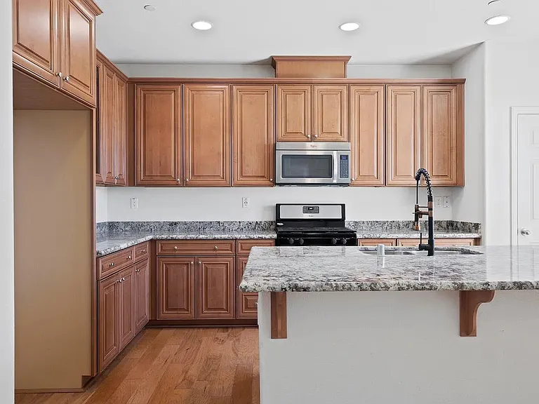 2260 Gallery Dr — Photo 7