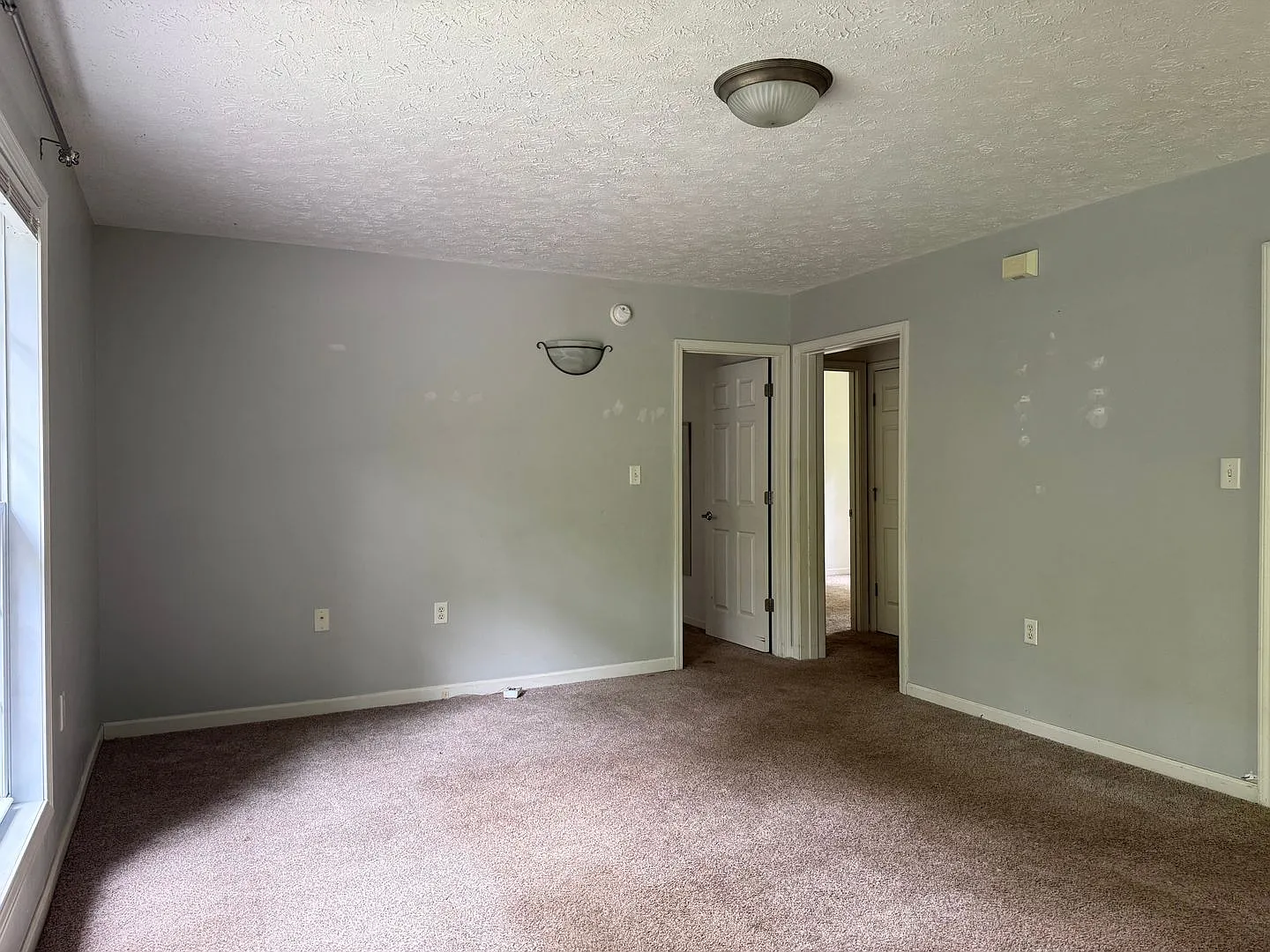 2-Bedroom Duplex Minutes from Downtown Black Mountain — Photo 2
