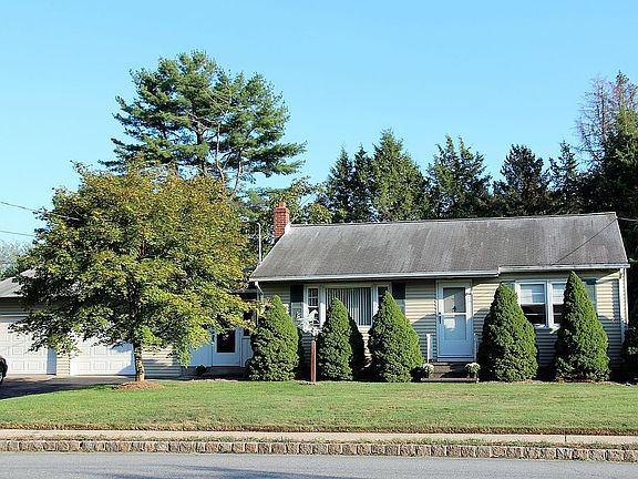 2nd image of 132 Hollywood Ave
