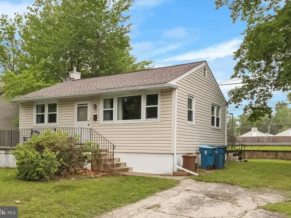 905 Pershing Rd, Blue Bell, PA 19422