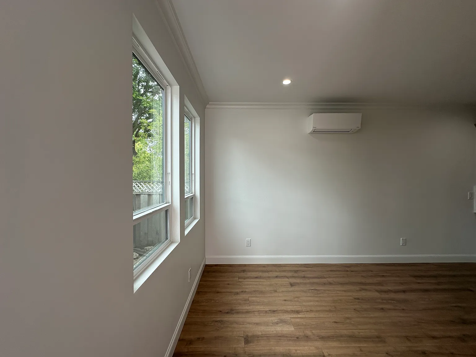 1076 W Knickerbocker Dr — Photo 4