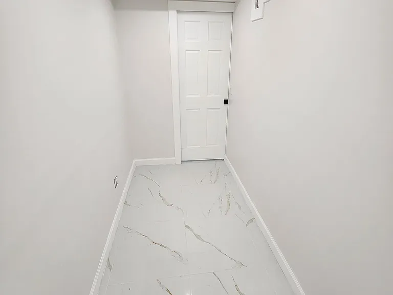 240 Delano Ave W — Photo 4