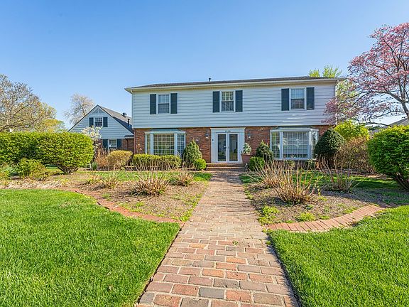 5th image of 2108 Fieldcrest Dr