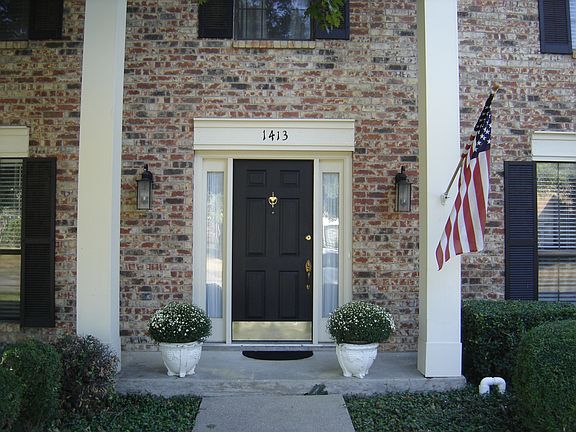 2nd image of 1413 Sheffield Ct