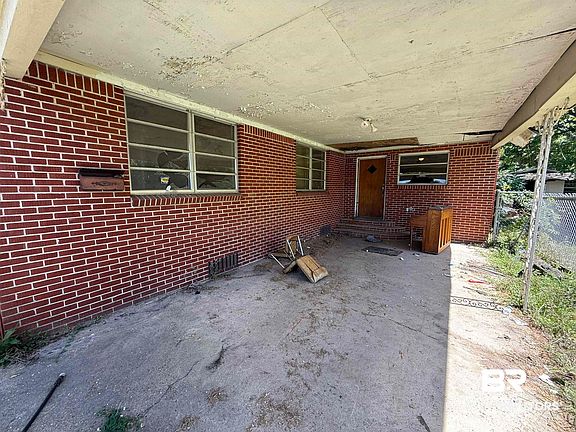2nd image of 221 Leonard Ave