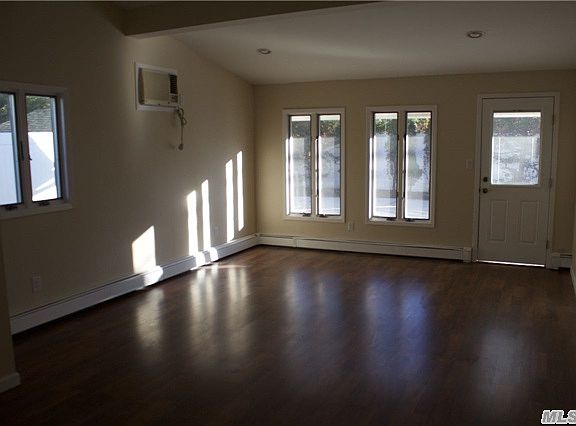 4th image of 8 Elbow Ln