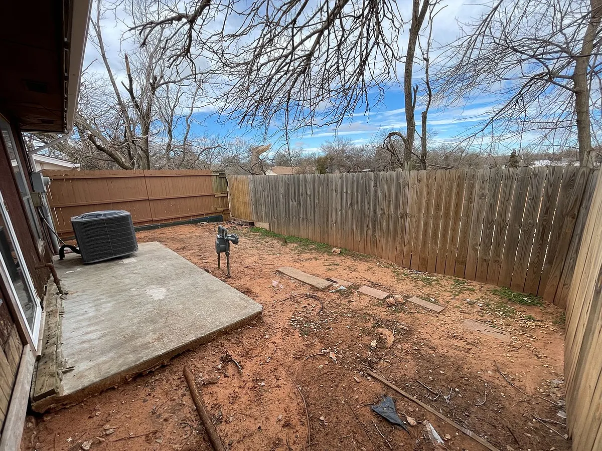 Building Photo - 8717 Saint George Way