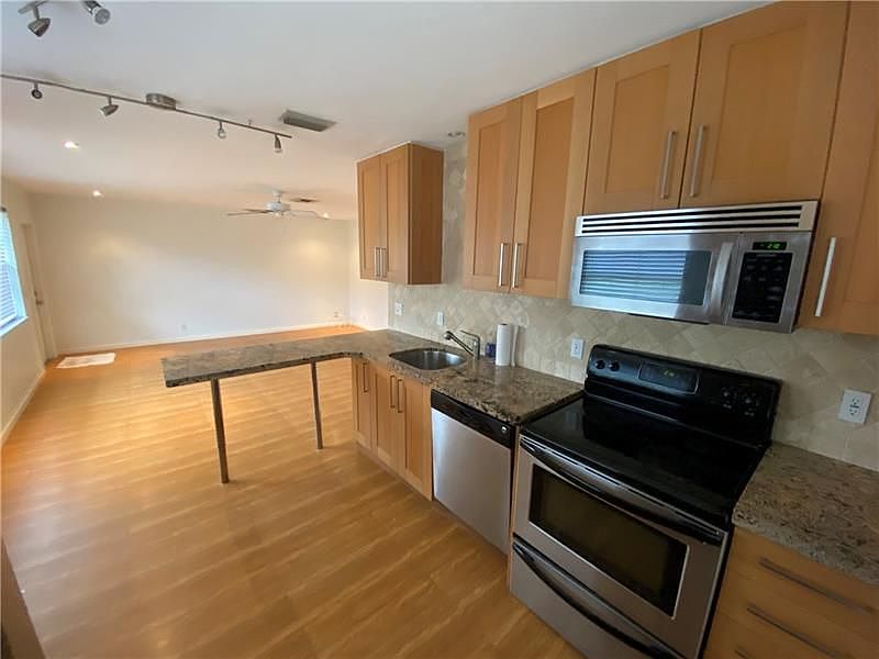 1st image of 713 SE 18th St