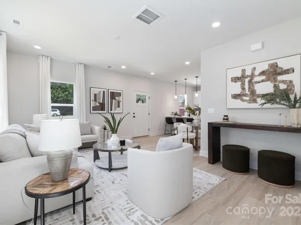 3610 Maggie Laney Dr, Charlotte, NC 28216