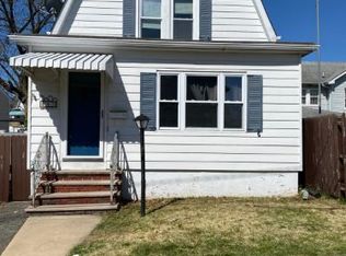 57 3rd St, Fords, NJ 08863