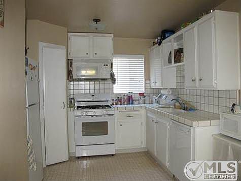 1st image of 18611 Collins St APT E1