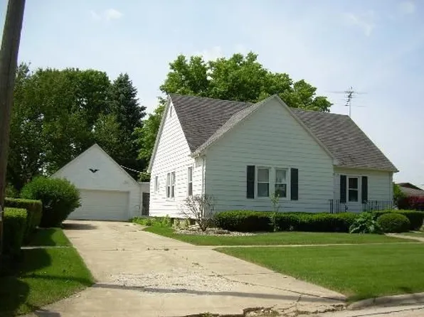 208 E South St, Peotone, IL 60468