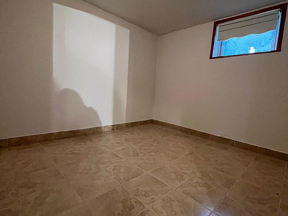 5th image of 961 Forest Ave