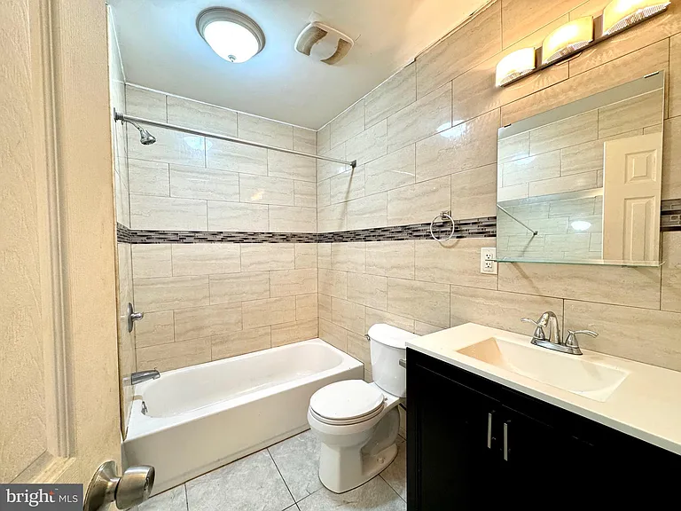 3739 Lancaster Ave #2F — Photo 4