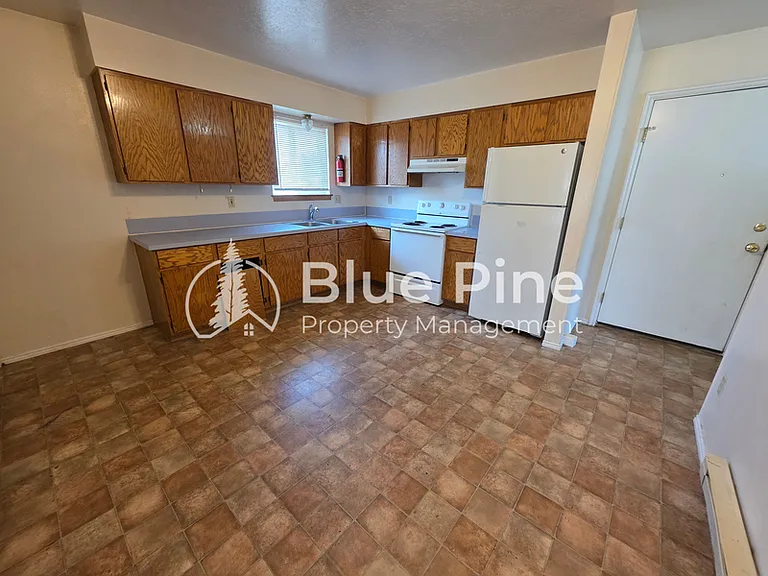 2137 Meppen Dr — Photo 2
