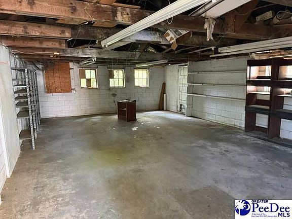5th image of 425 Winston St