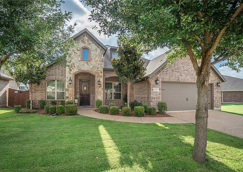 1st image of 2113 Fairway Woods Dr