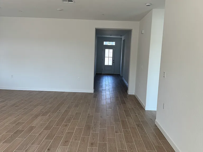 4489 N Phoenix Ave — Photo 21