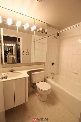 Rented by Wave Real Estate Group | media 32