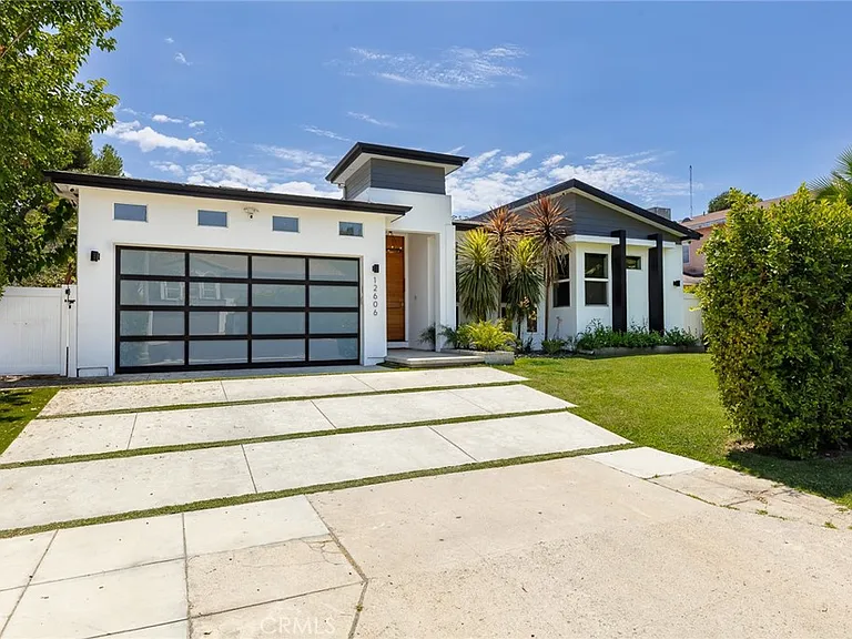 12606 Emelita St — Photo 1