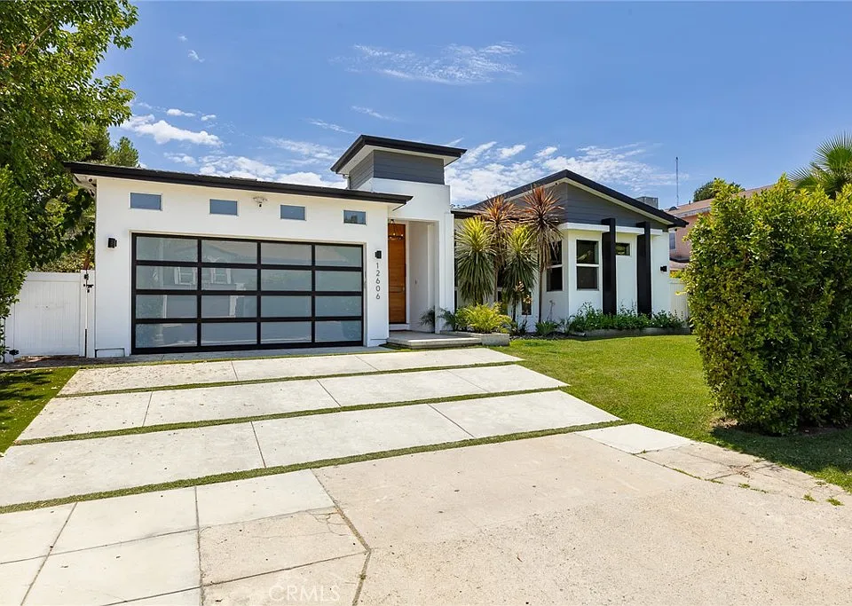 12606 Emelita St