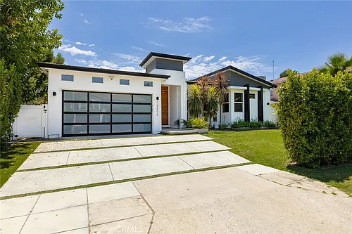 12606 Emelita St Photo 1