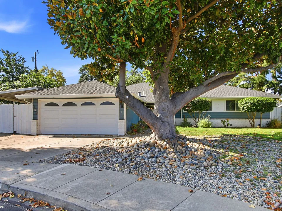 160 Kit Carson Ct