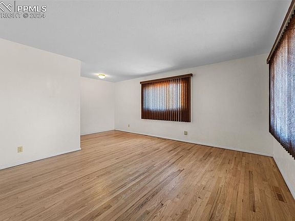 3rd image of 2642 Waldean St