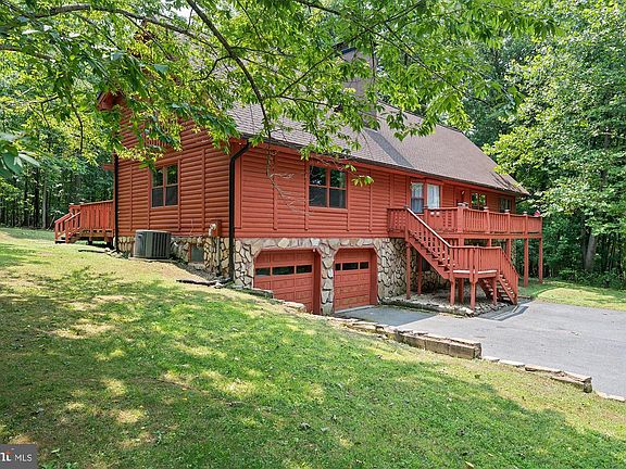 4th image of 2425 Henson Dr