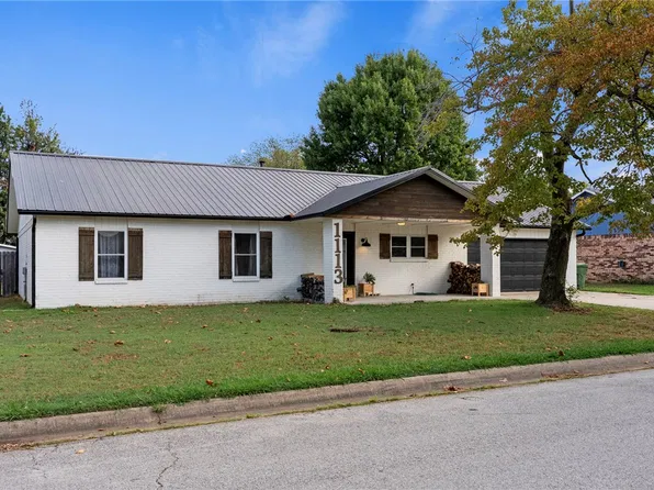 1113 W Callahan Dr, Rogers, AR 72758