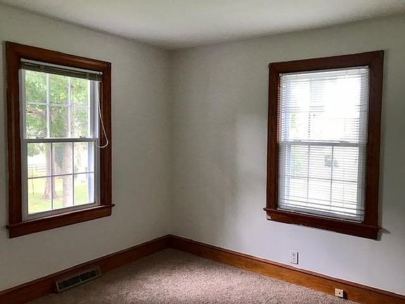 3rd image of 123 Forest Hill St
