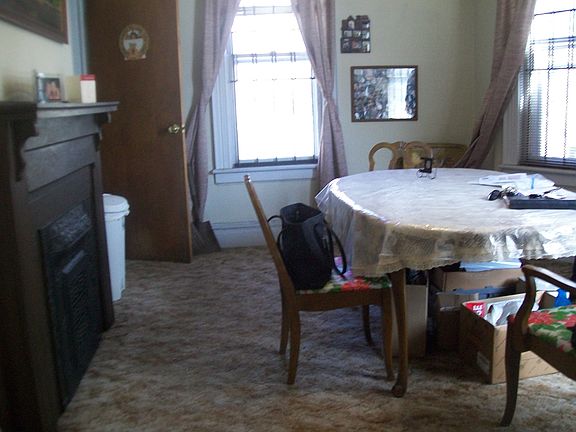 3rd image of 3238 Barker Ave