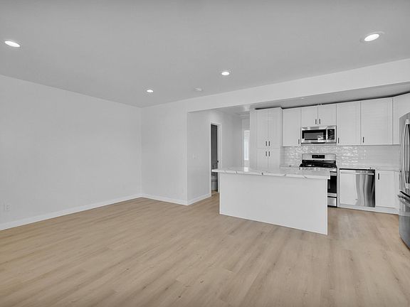 4th image of 4386 36th St