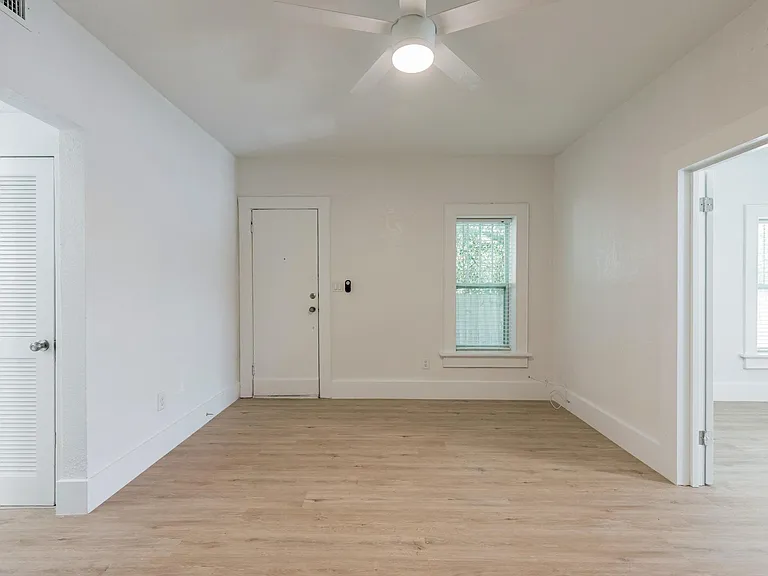 224 S Melville Ave — Photo 9
