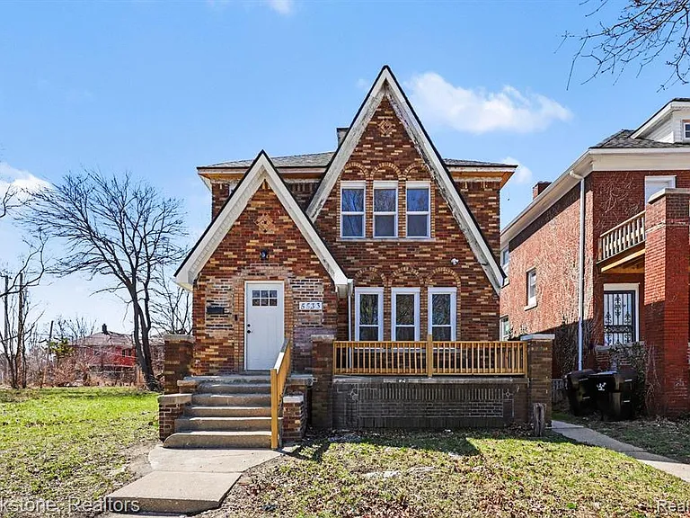 5533 Sheridan St — Photo 2