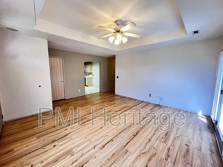 884 N Daisy Ln — Photo 4