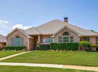 559 Cooper St, Grand Prairie, TX 75052