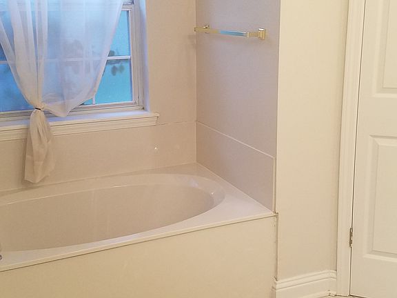 5th image of 2101 Starling Dr