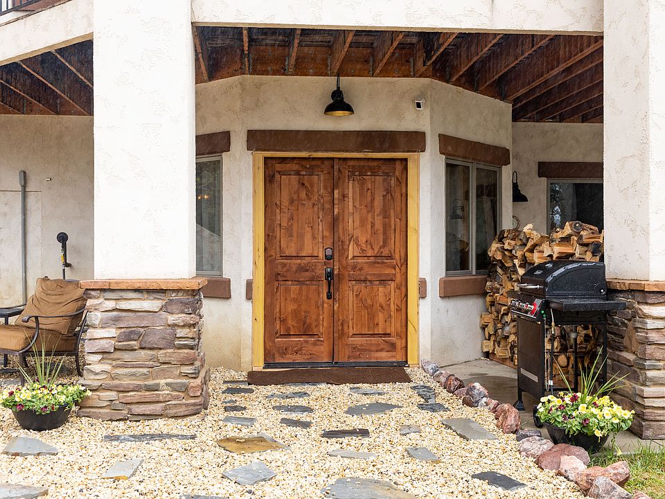 Apartment Entry from outside