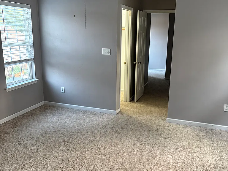 838 23rd St #B — Photo 35